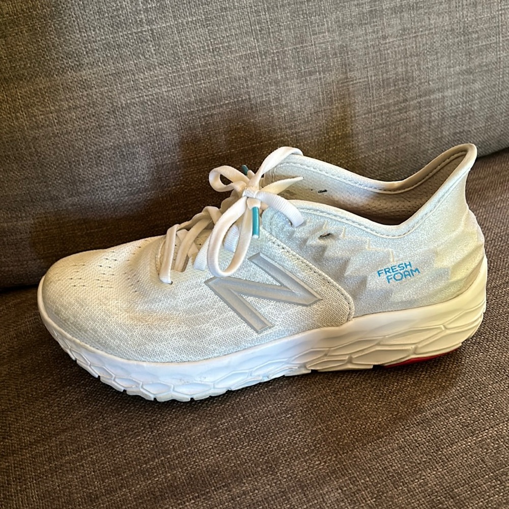 Women’s size 7 new balance fresh foam athletic shoe